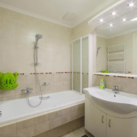 Apart-hotel The Bluedeck Wellness 4*